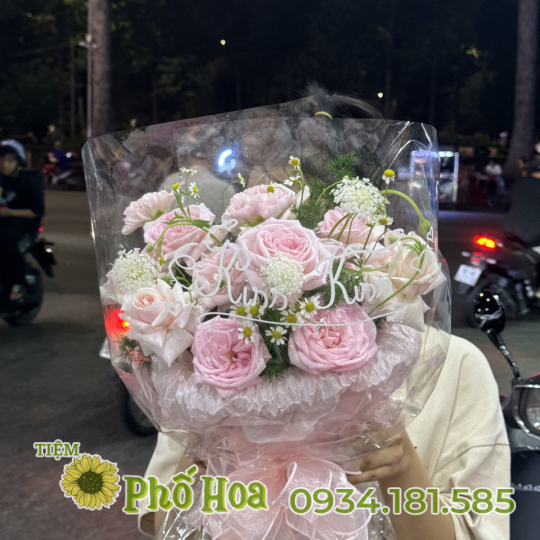 Bó hoa nhỏ xinh tông hồng