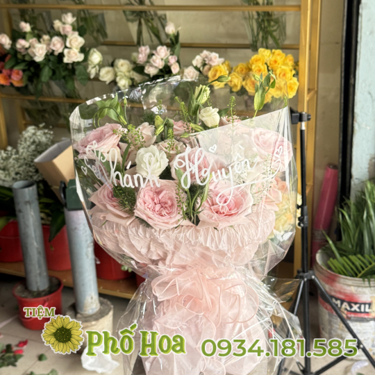 Bó hồng ô mix kem & cát tường