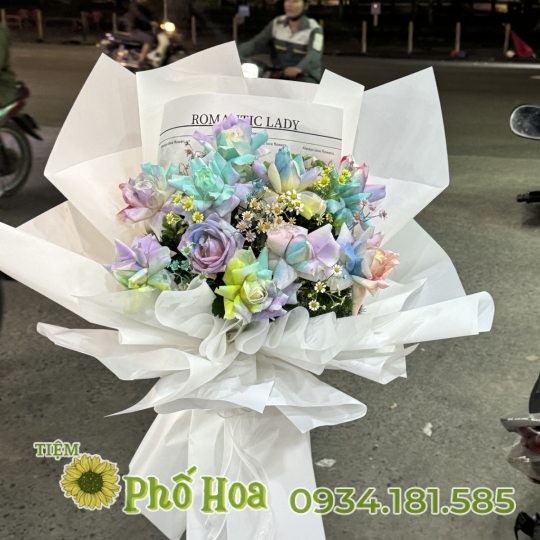 Bó hoa xịt màu galaxy