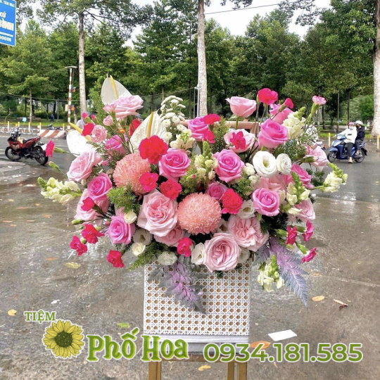 Giỏ hoa tone hồng đỏ