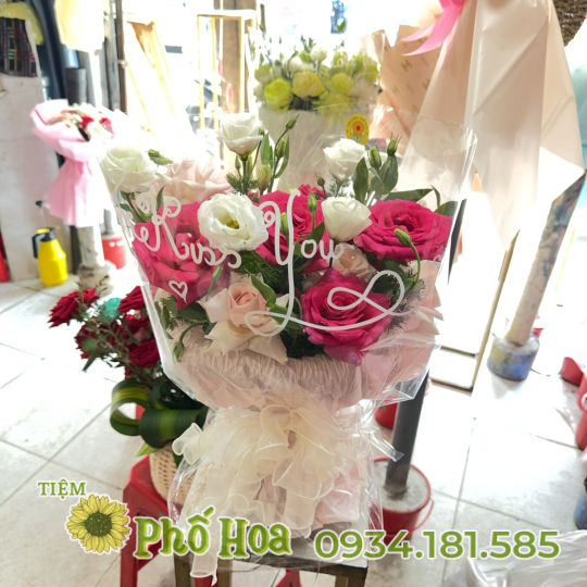 Hoa bó đứng tông hồng sen 